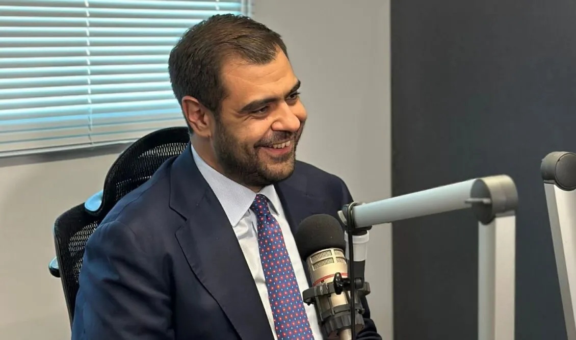 Ο Κυβερνητικός εκπρόσωπος Παύλος Μαρινάκης σε συνέντευξη του στα Παραπολιτικά 90,1 © Παραπολιτικά